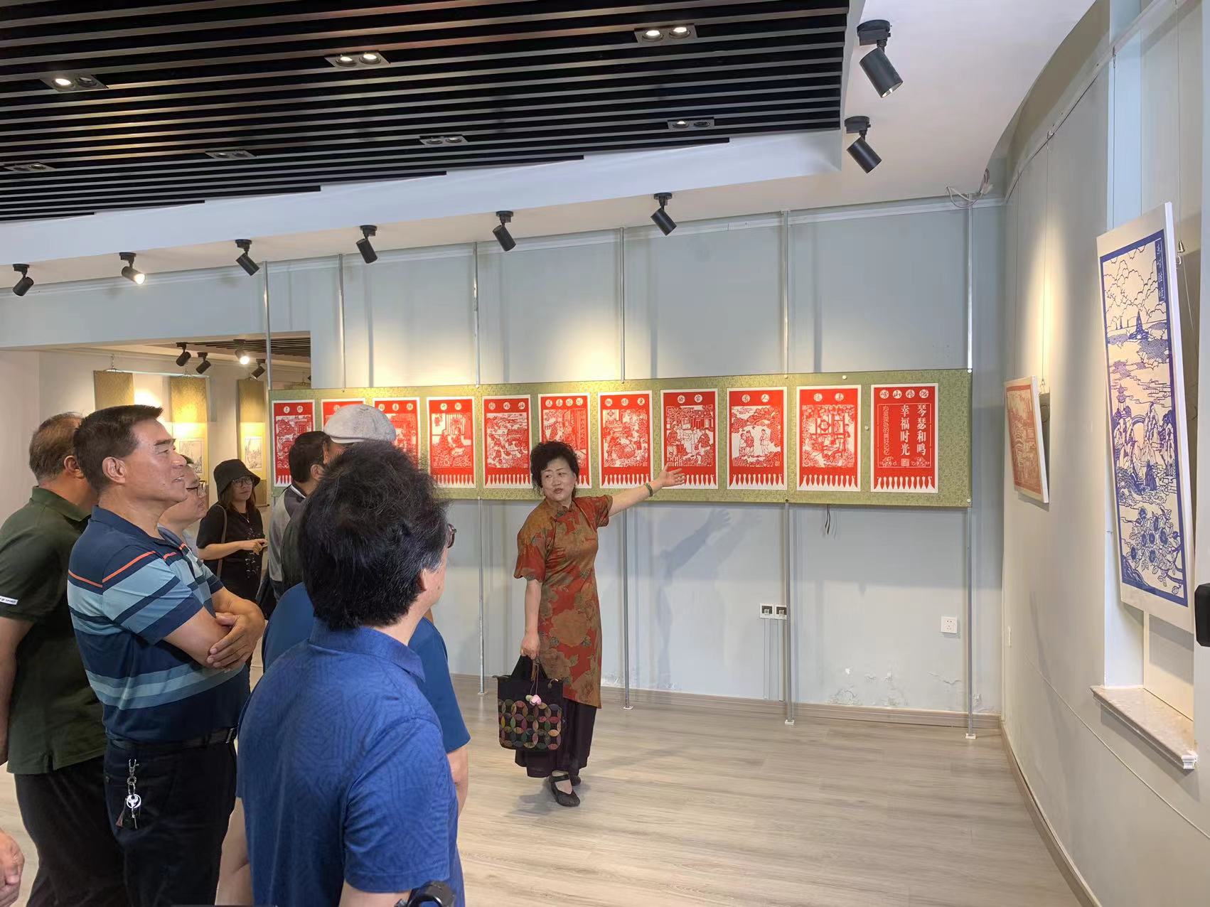 喚醒心靈深處的美好記憶——嶗山非遺剪紙創(chuàng)作展與專業(yè)化經紀人服務的融合探索